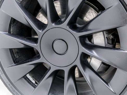 Used 2021 Tesla Model Y Long Range AWD/4WD image 40