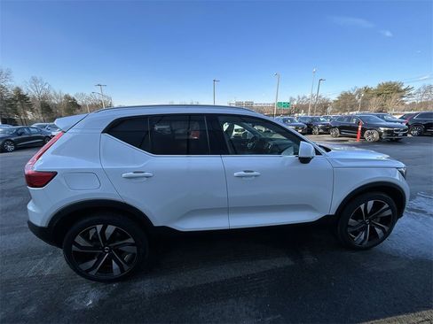 Certified 2023 Volvo XC40 B5 Plus w/ Protection Package Premier image 9