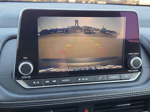 Used 2024 Nissan Rogue S AWD/4WD image 11