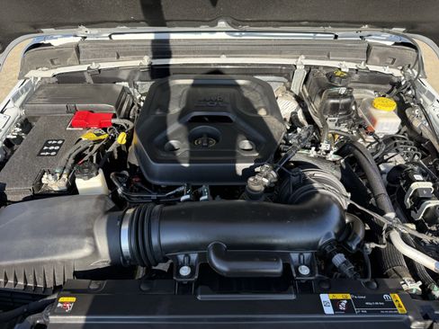 Used 2025 Jeep Wrangler Sahara image 31