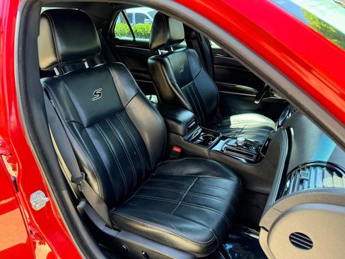 Used 2017 Chrysler 300 S RWD image 15