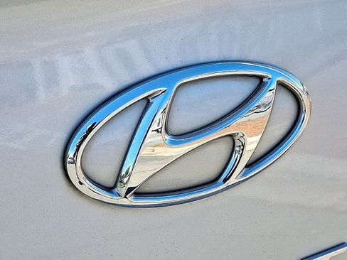 Used 2019 Hyundai Elantra SEL image 22