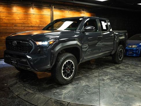Used 2024 Toyota Tacoma TRD Off-Road image 2