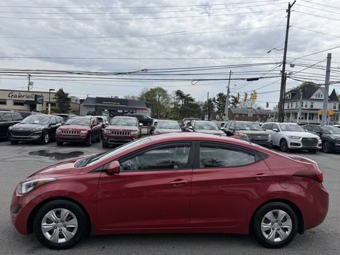 Used 2016 Hyundai Elantra SE image 5
