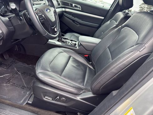 Used 2017 Ford Explorer XLT w/ Equipment Group 202A AWD/4WD image 10