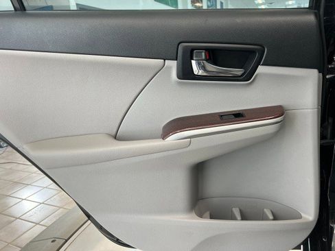 Used 2012 Toyota Camry XLE w/ Leather Pkg FWD image 31