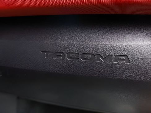 Used 2016 Toyota Tacoma SR5 w/ SR5 Appearance Package (SN) AWD/4WD image 33