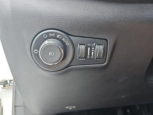 Used 2025 Jeep Compass Trailhawk AWD/4WD image 30