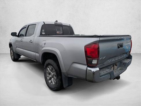 Used 2018 Toyota Tacoma SR5 AWD/4WD image 7