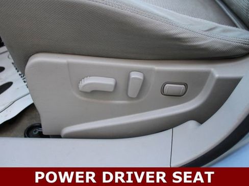 Used 2011 Nissan Rogue SV w/ Premium Pkg image 3