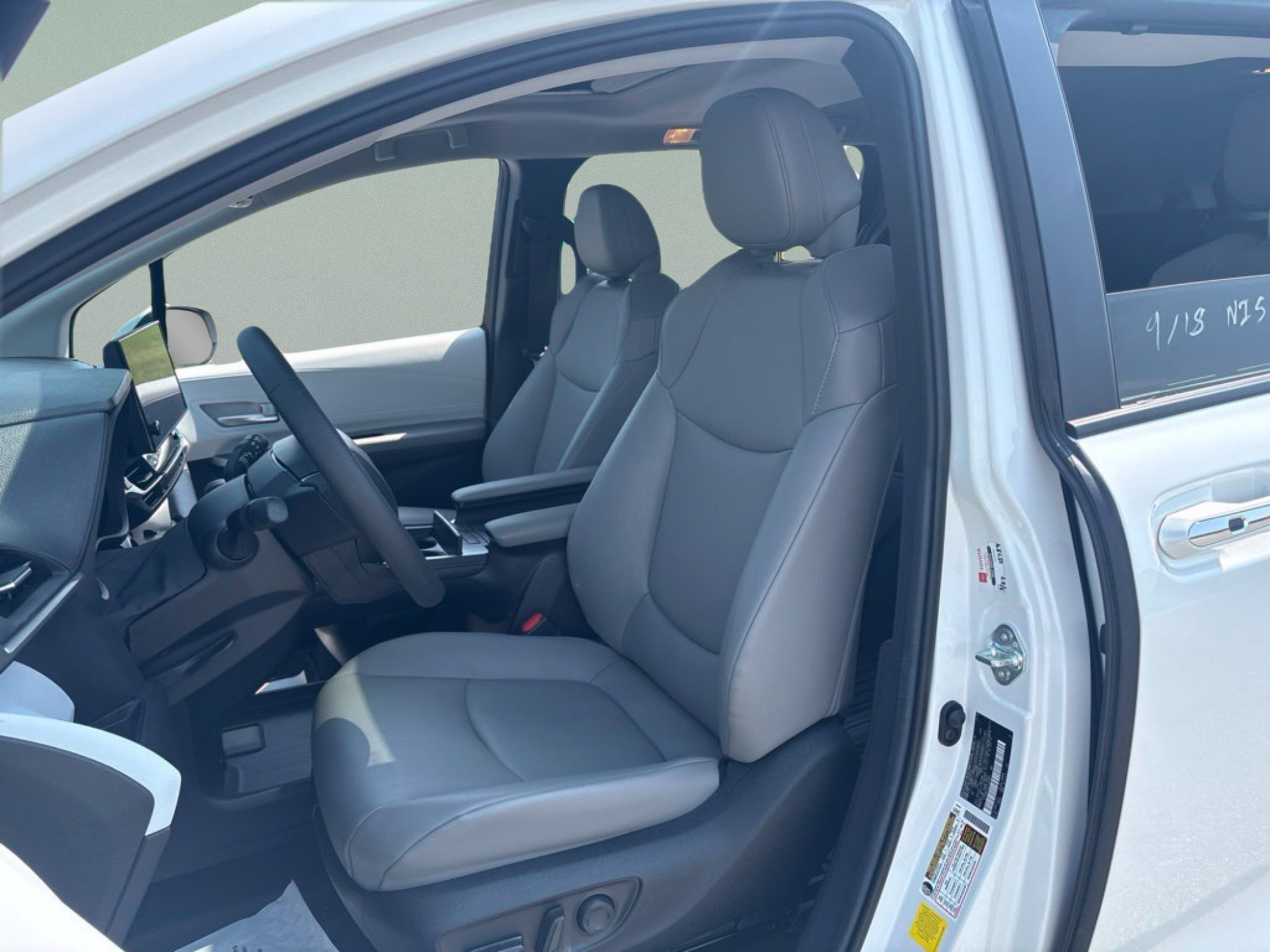Certified 2026 Toyota Sienna XLE FWD image 22
