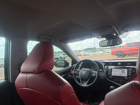 Used 2019 Toyota Camry XSE FWD image 27