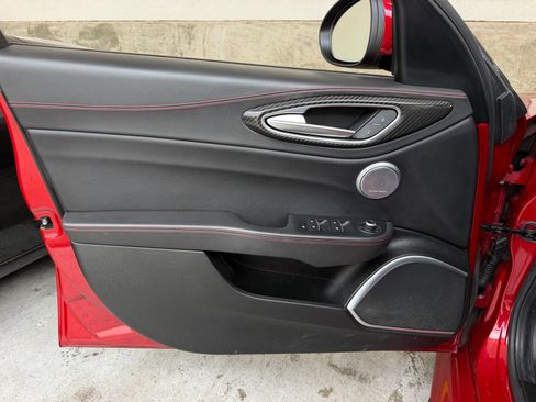Used 2017 Alfa Romeo Giulia Quadrifoglio RWD image 18