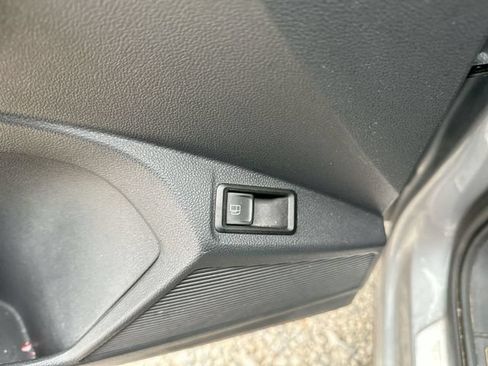 Used 2023 Volkswagen Taos SE w/ Panoramic Sunroof Package FWD image 45