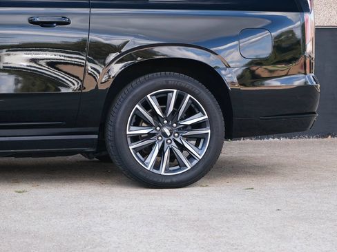 Used 2021 Cadillac Escalade ESV Sport w/ Driver Assist Tech Package RWD image 10