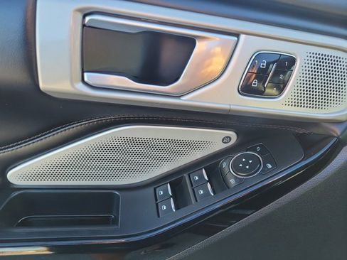 Certified 2023 Ford Explorer Platinum w/ Technology Package image 25