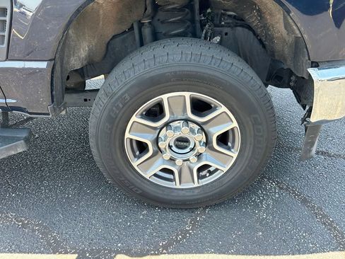 Used 2025 Ford F250 XLT AWD/4WD image 2