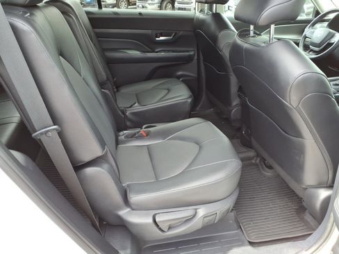 Used 2024 Toyota Grand Highlander XLE FWD image 14