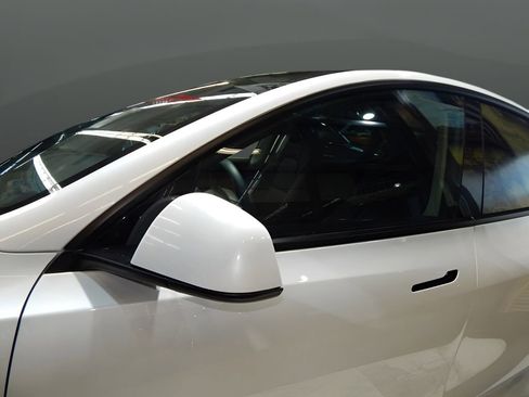 Used 2023 Tesla Model Y Long Range AWD/4WD image 11