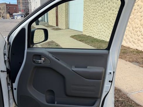 Used 2018 Nissan Frontier SV image 29