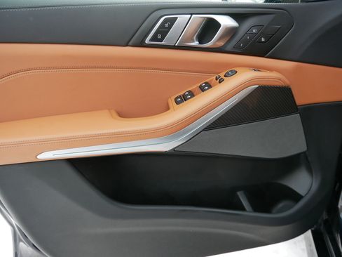 Used 2022 BMW X5 M50i image 11