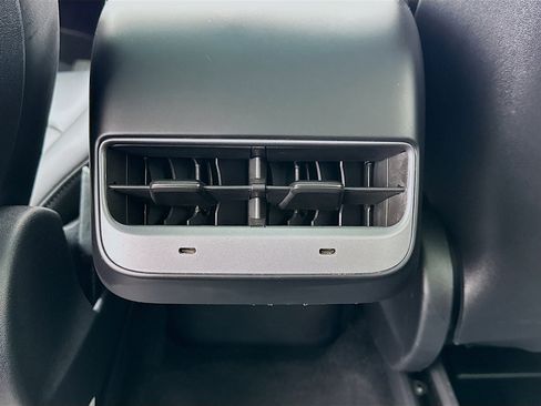 Used 2023 Tesla Model Y AWD image 17