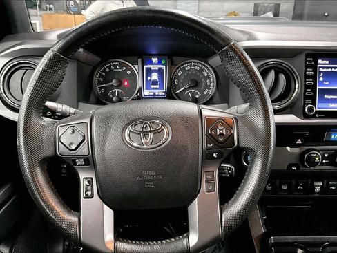 Used 2022 Toyota Tacoma TRD Sport w/ Technology Package image 5