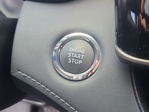 Used 2023 Toyota Highlander image 16