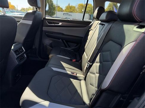 Used 2024 Volkswagen Atlas Peak Edition SE image 5