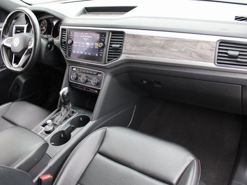 Certified 2021 Volkswagen Atlas Cross Sport SE image 26