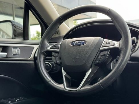 Used 2017 Ford Fusion SE FWD image 15