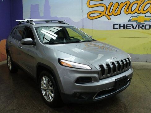 Used 2017 Jeep Cherokee Limited image 4