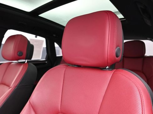 Certified 2022 Porsche Macan image 15