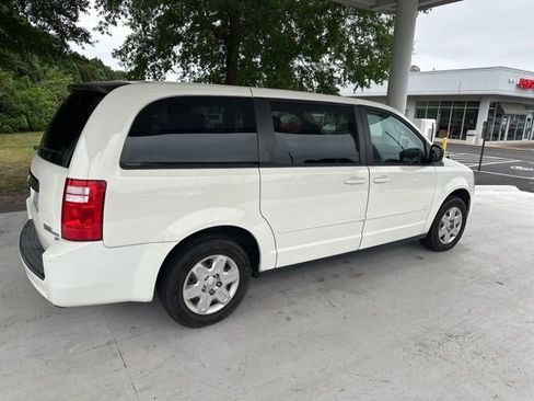 Used 2010 Dodge Grand Caravan SE w/ Climate Group FWD image 3