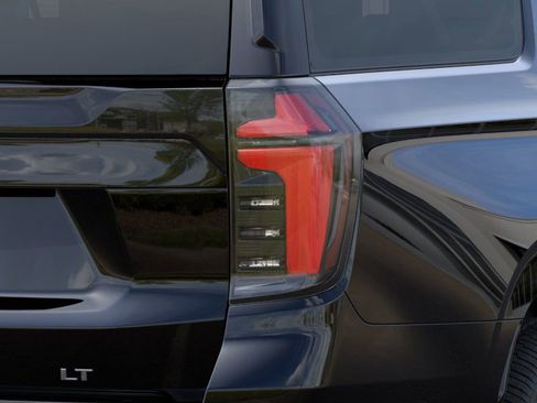 New 2026 Chevrolet Suburban LT image 13