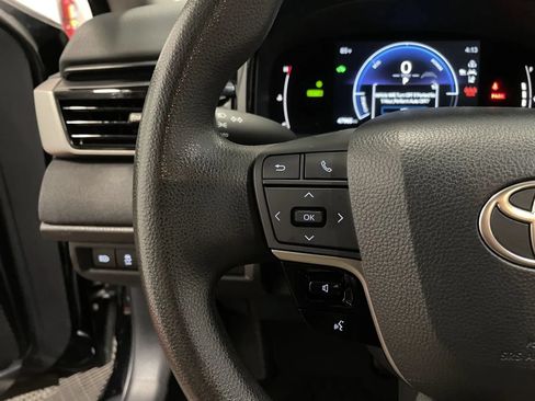 Used 2025 Toyota Camry LE FWD image 19