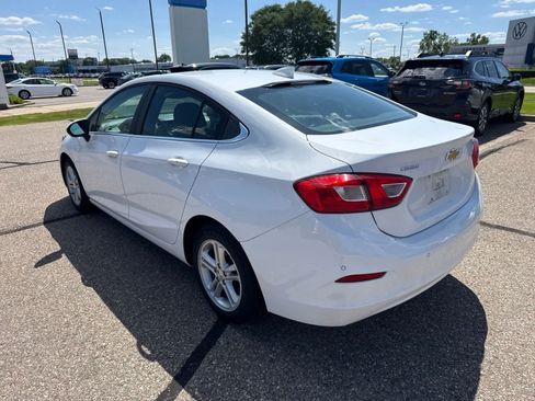 Used 2018 Chevrolet Cruze LT w/ Convenience Package FWD image 2