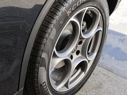 New 2025 Alfa Romeo Stelvio Sprint image 40