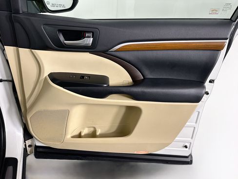 Used 2018 Toyota Highlander Limited image 36