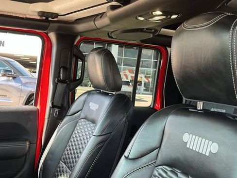 Used 2021 Jeep Gladiator Overland w/ Uconnect 4C Nav & Sound Group AWD/4WD image 15