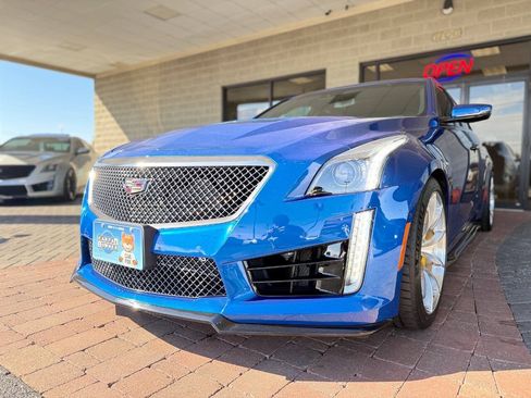 Used 2018 Cadillac CTS V w/ Luxury Package RWD image 29