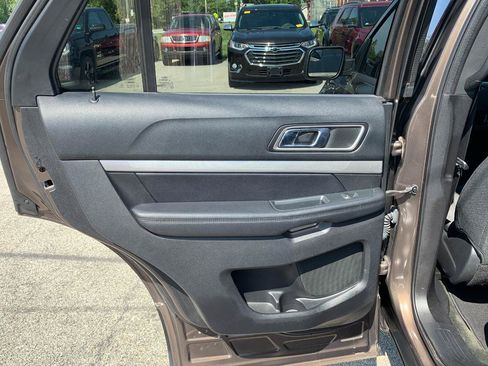 Used 2016 Ford Explorer XLT AWD/4WD image 26