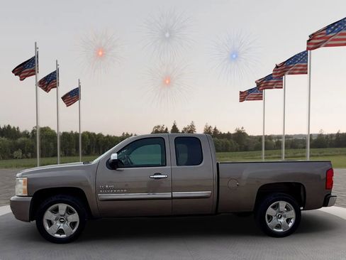 Used 2011 Chevrolet Silverado 1500 LT w/ Texas Edition image 4