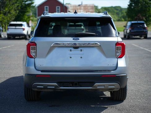 Used 2023 Ford Explorer XLT w/ Equipment Group 202A AWD/4WD image 6