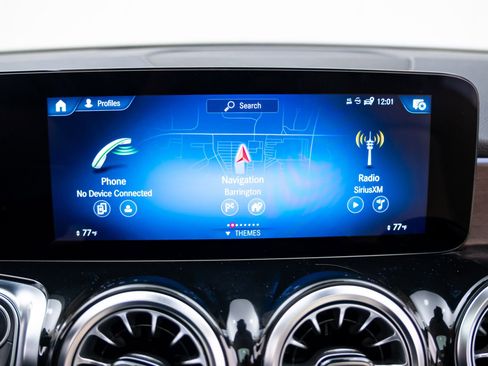 Used 2023 Mercedes-Benz GLB 250 4MATIC image 27