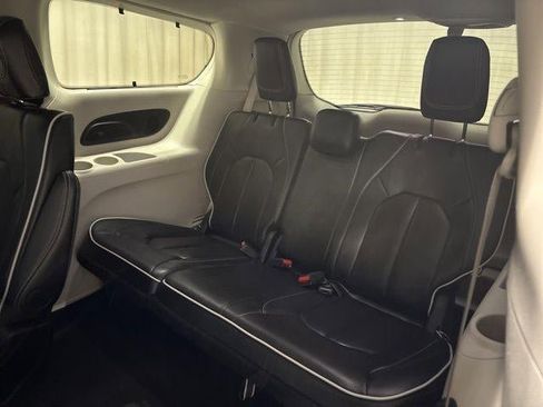 Used 2024 Chrysler Pacifica Limited image 26