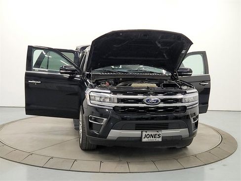 Used 2024 Ford Expedition Limited image 10