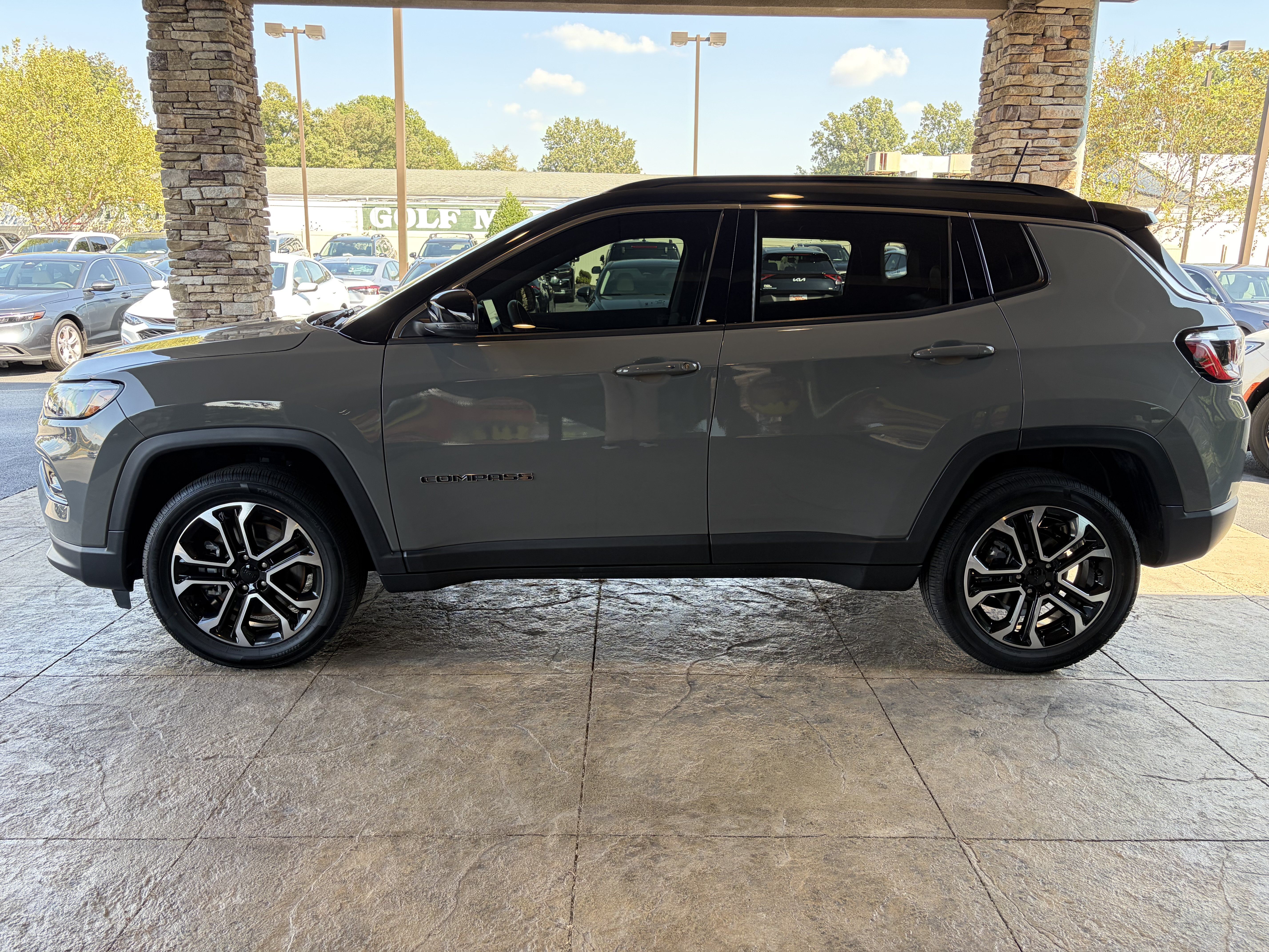 Used 2024 Jeep Compass Limited AWD/4WD image 9