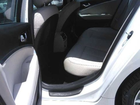 Used 2025 Genesis G70 2.5T RWD image 8