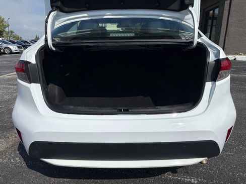 Used 2022 Toyota Corolla LE image 9